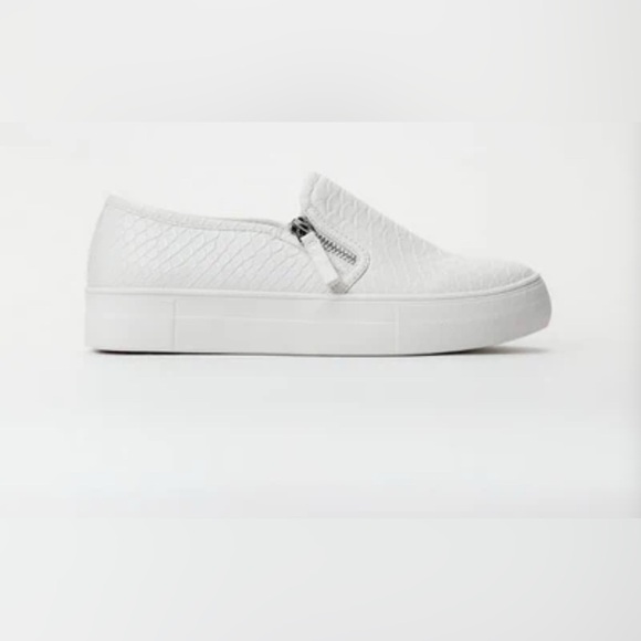 Shoe Dazzle Shoes - Courtney Platform Shoe Dazzle White Textured Slip-On Sneakers